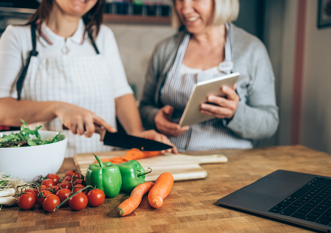 People cooking in a virtual class.